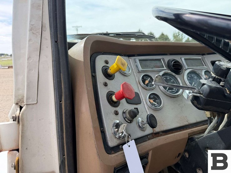 1996-ford-la9000-image-43