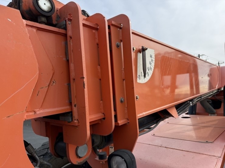 2015-sky-trak-6042-image-13