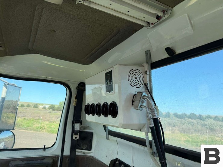 1998-international-f-4900-cab-&-chassis-truck-image-51