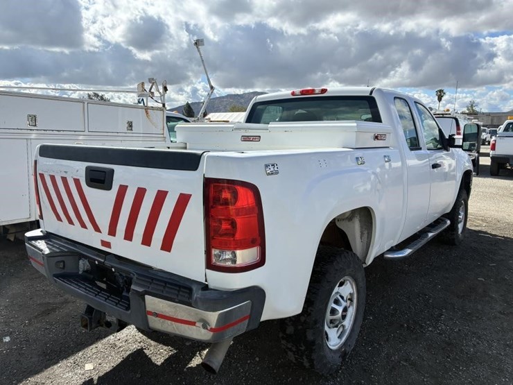 2012-gmc-sierra-2500-image-3