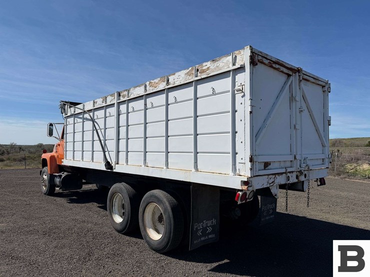 1979-ford-800-image-3