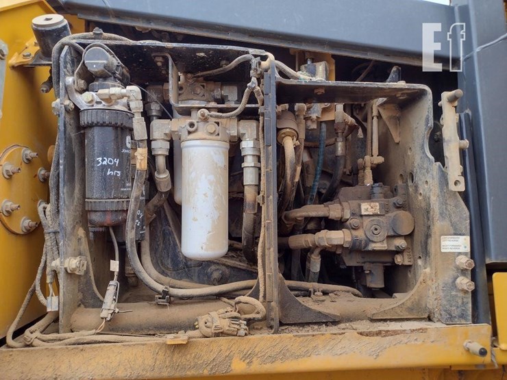 2013-deere-700k-lgp-image-41