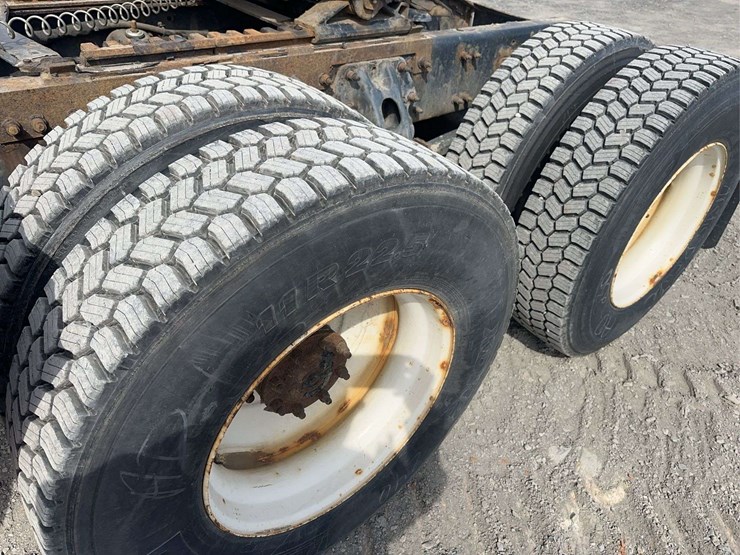 2018-peterbilt-579-image-10