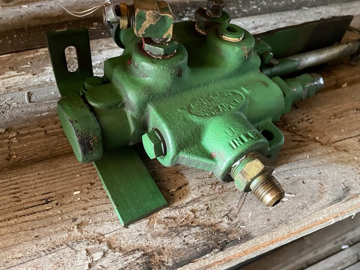 #10442-•-single-hydraulic-valve-image-5