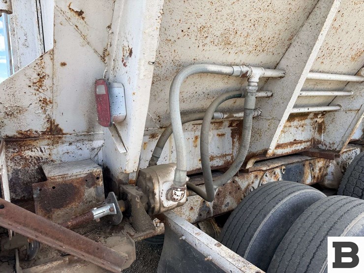 1977-international-fertilizer-truck-image-33