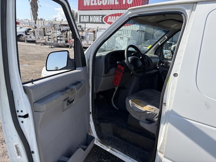 2002-ford-e350-image-13