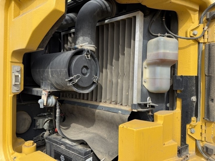 2016-kobelco-sk140sr-image-27
