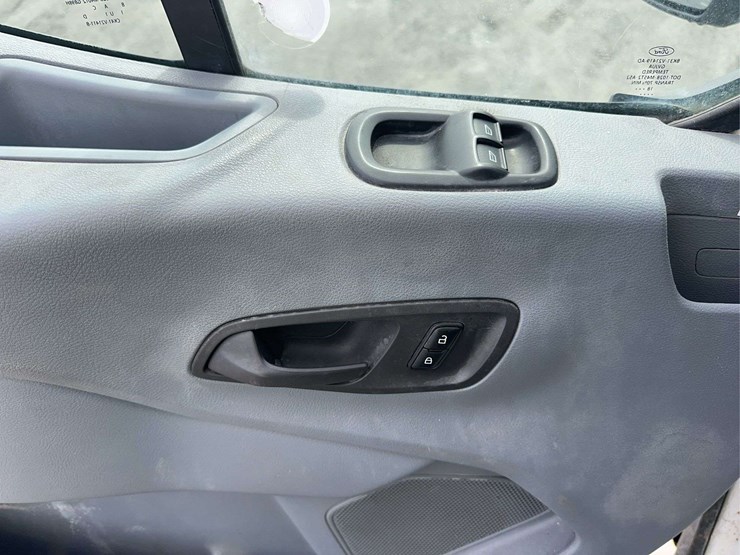 2019-ford-transit-image-26