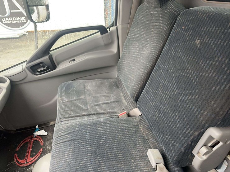 2020-hino-195-image-22