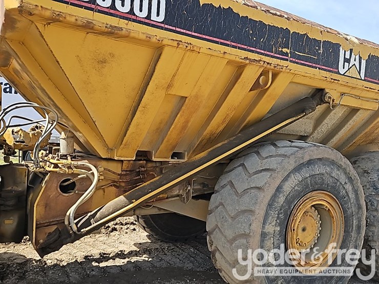 caterpillar-d350d-image-15