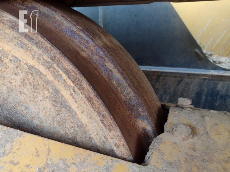 2013-deere-700k-lgp-image-18