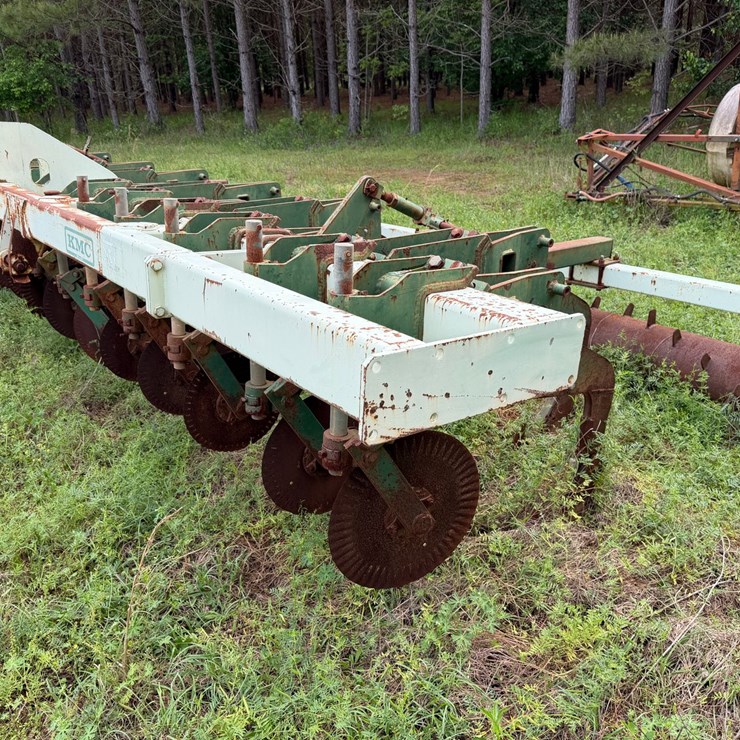 #518 • #518 • KMC Subsoiler - 13 Shank