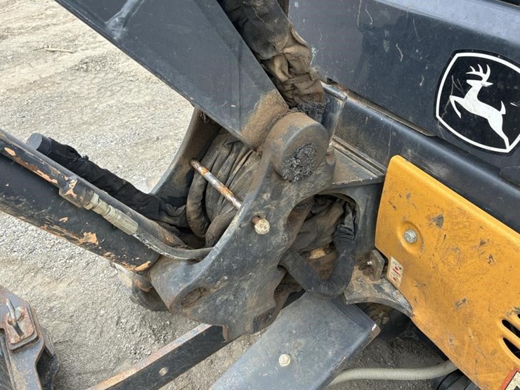 2023-deere-17g-image-11