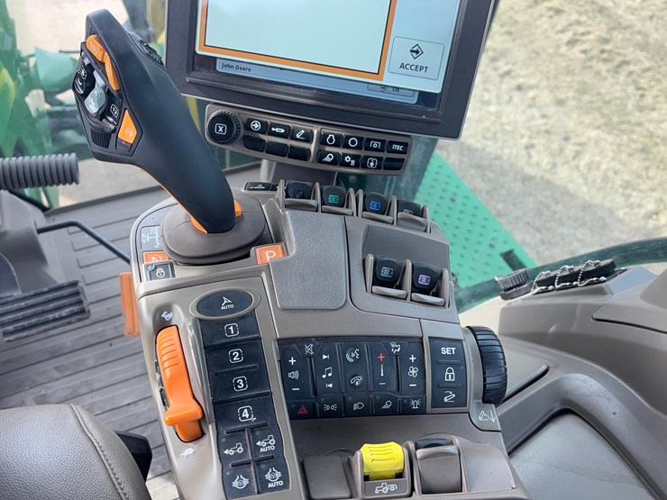 2022-john-deere-8r-370-image-20