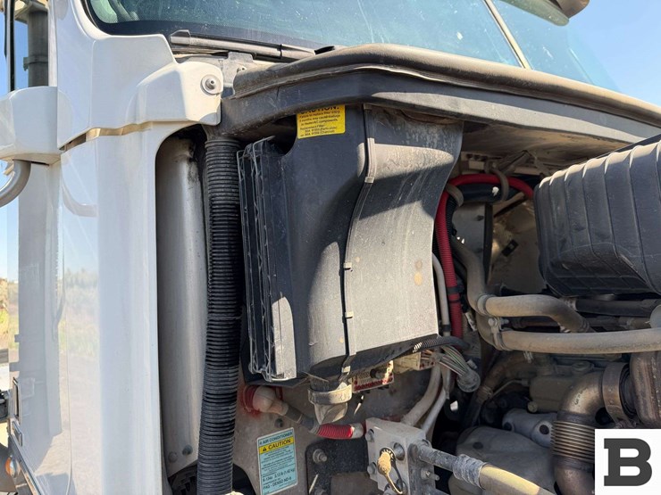 2012-freightliner-coronado-sd-tractor-truck-image-64