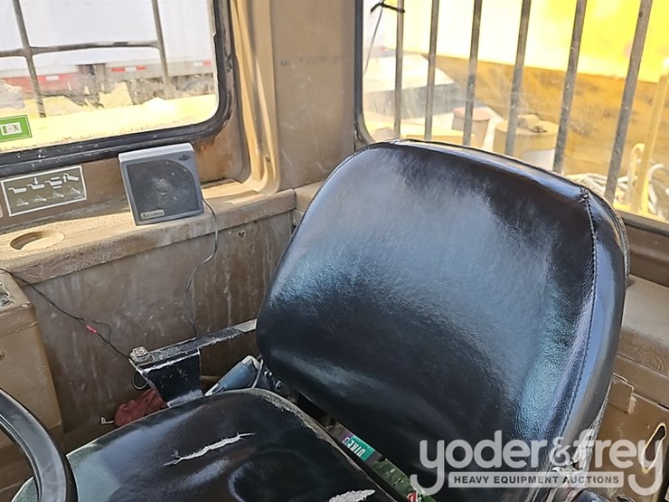 caterpillar-d350d-image-22