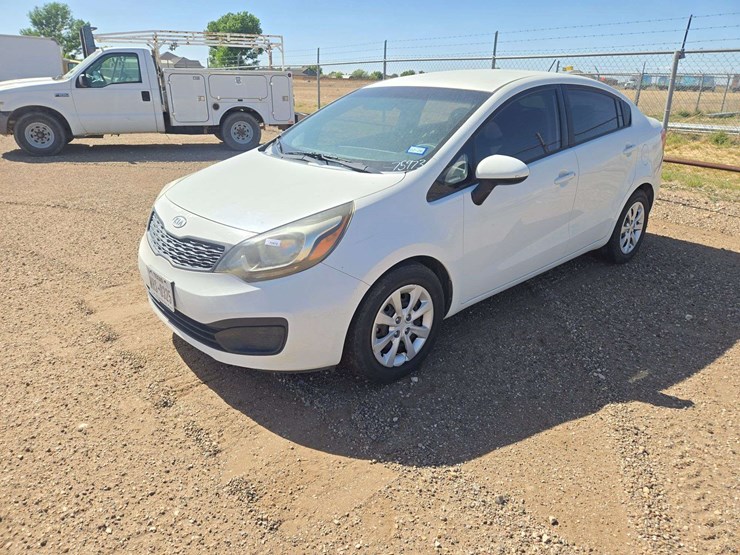 2013-kia-rio-lx-sedan-4d-image-1
