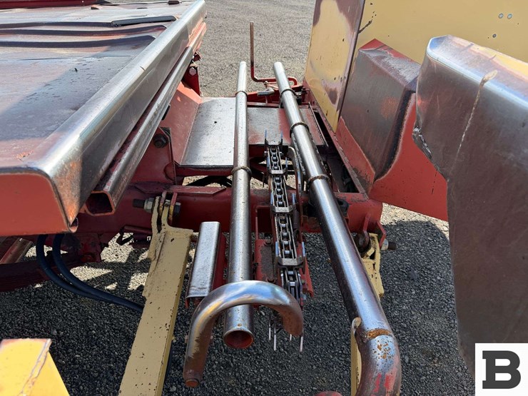 new-holland-1085-image-22