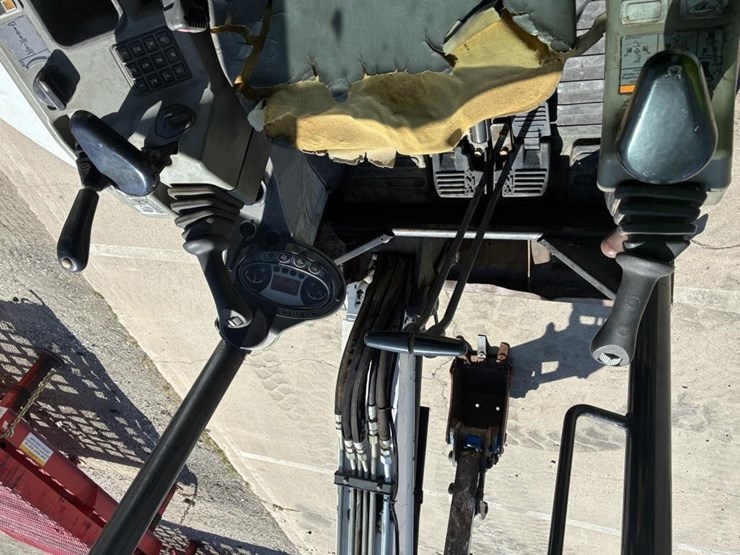 2015-bobcat-e32-image-11