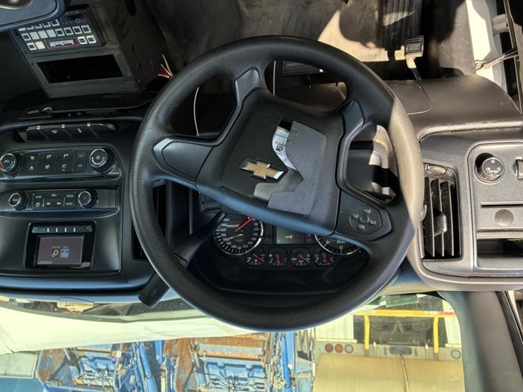 2015-chevrolet-silverado-1500-image-15