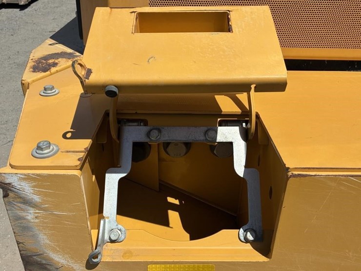 2021-deere-624l-image-15