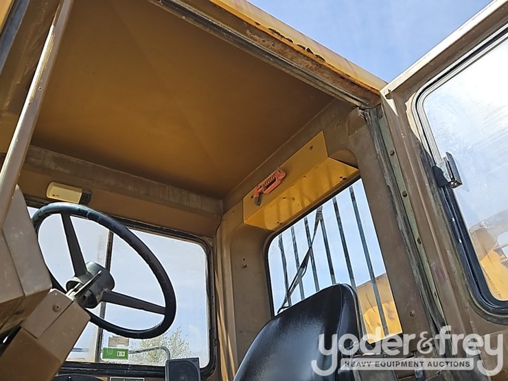 caterpillar-d350d-image-21