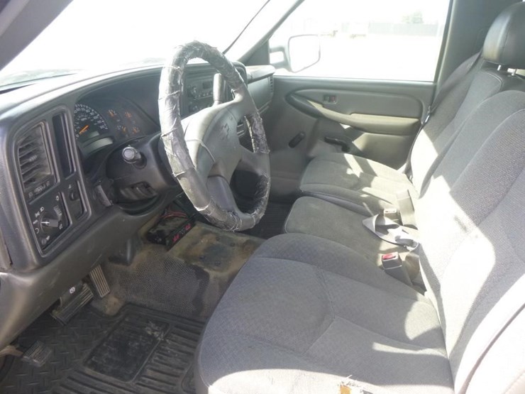 2003-chevrolet-2500-image-9