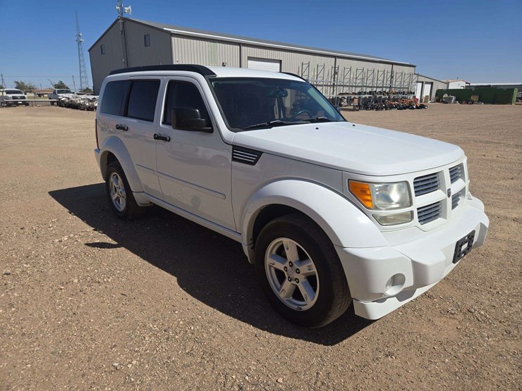 2011-dodge-nitro-image-2