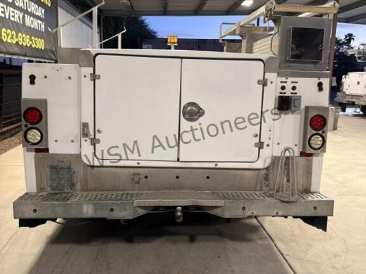 2015-chevrolet-silverado-3500hd-image-8