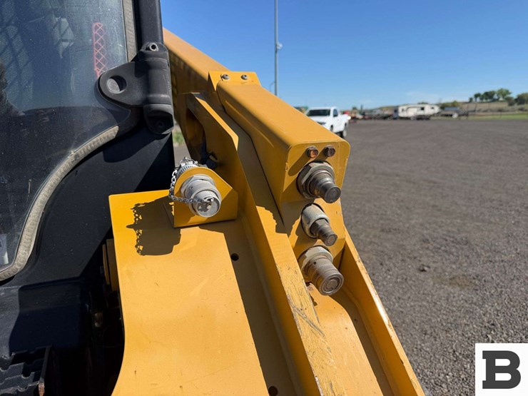 2017-caterpillar-299d2-image-15