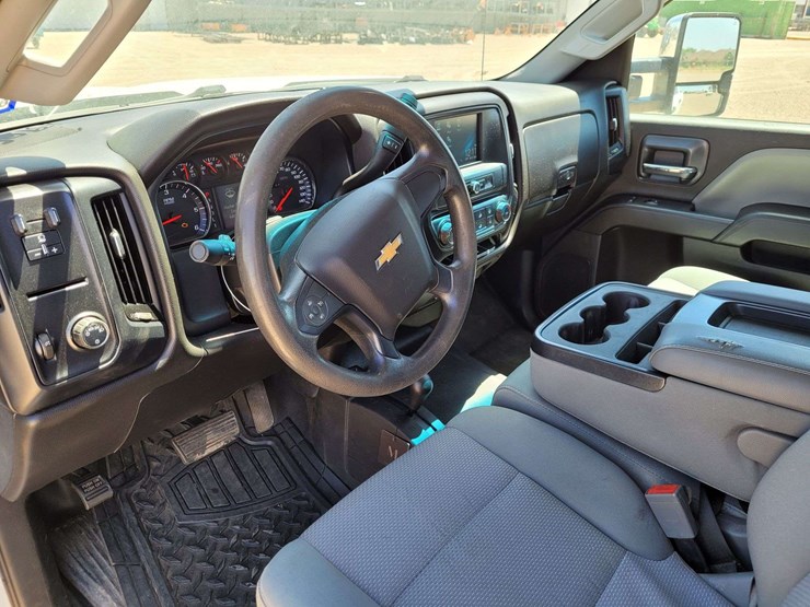 2019-chevrolet-silverado-2500-w/t-image-14