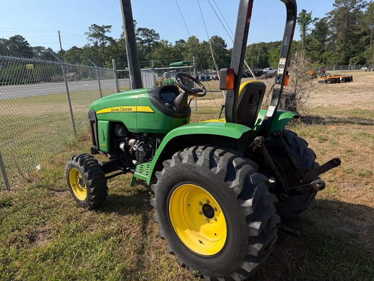 john-deere-3203-image-7