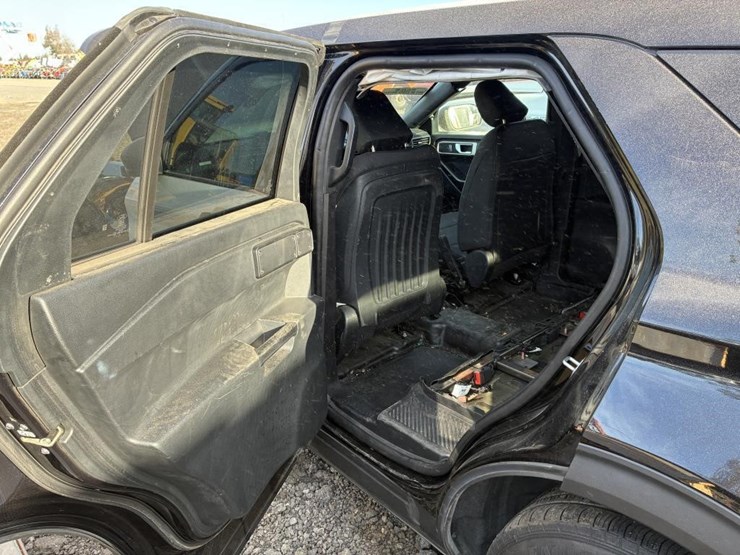 2022-ford-explorer-police-interceptor-image-16