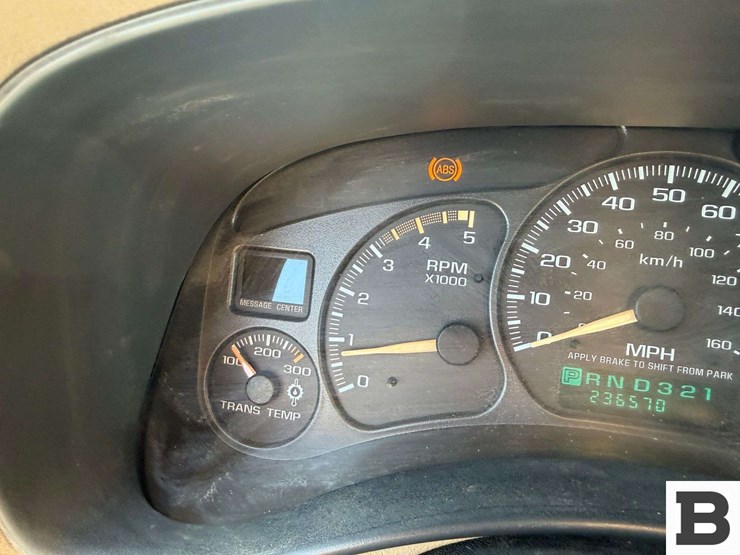 2002-chevrolet-silverado-2500hd-image-35