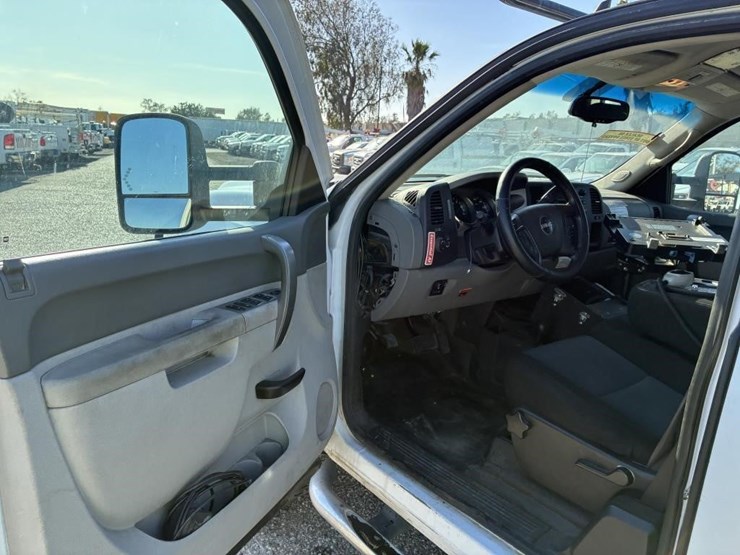 2012-gmc-sierra-2500-image-13