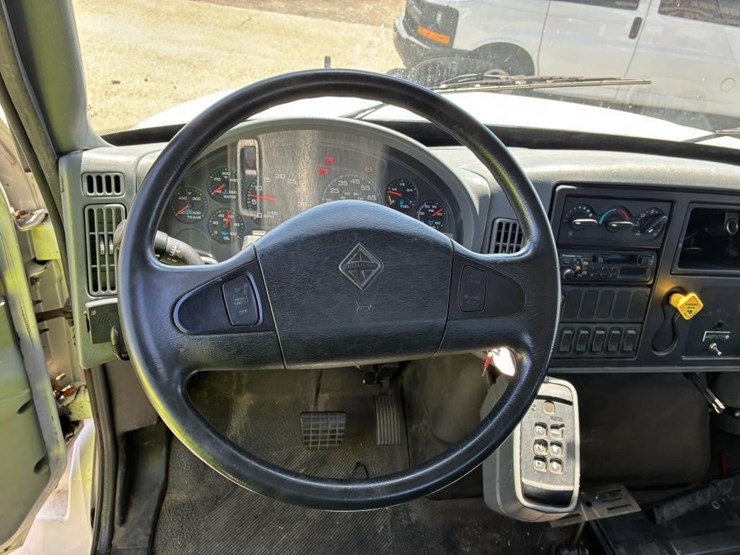 2003-international-durastar-4300-image-14
