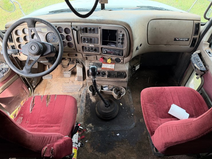 #502-•-#502-•-2005-mack-cxn613-truck---2005-mack-road-tractor-w/-sleeper-image-28