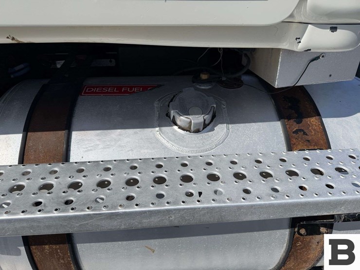 2012-freightliner-cascadia-125-image-12