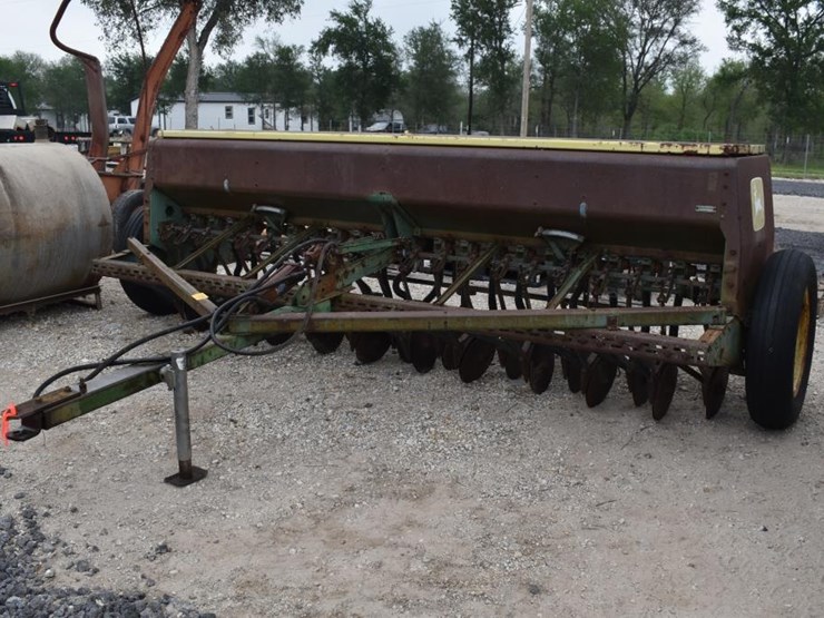 john-deere-8300-image-1