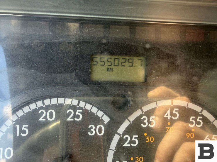 2012-freightliner-cascadia-125-image-68