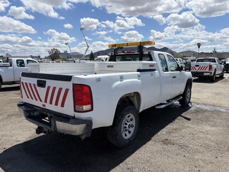 2012-gmc-sierra-3500-image-3