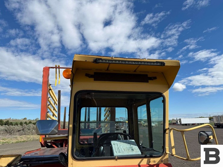 new-holland-1085-image-10