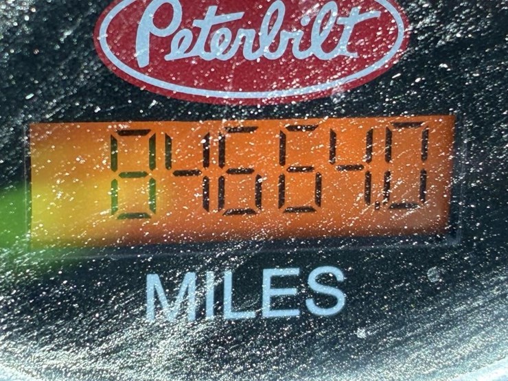 2009-peterbilt-320-image-13