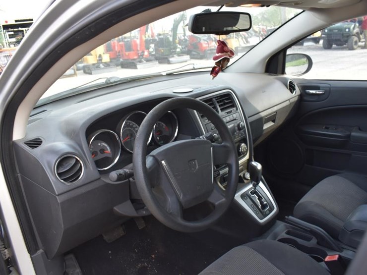 2011-dodge-caliber-image-6