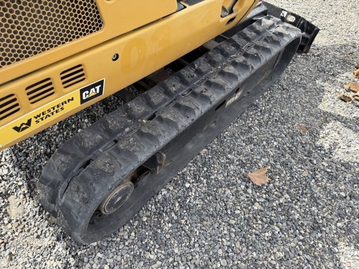 2017-caterpillar-301.7d-image-27