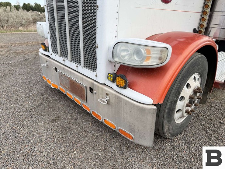 2013-peterbilt-388-image-5