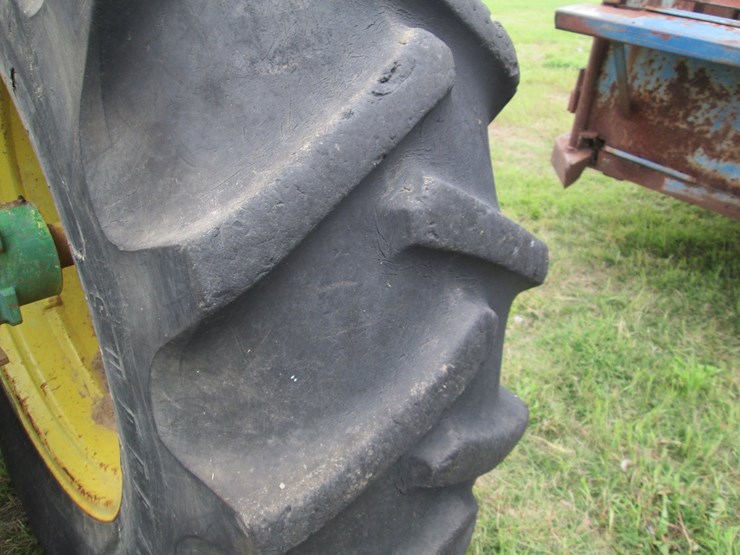 1982-john-deere-2840-image-13