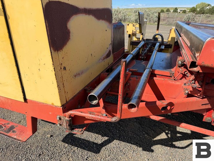 new-holland-1085-image-26