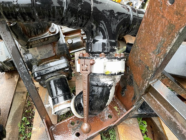 #10364-•-fuel-pump-off-of-semi-tractor-image-5