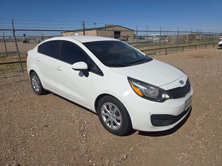 2013-kia-rio-lx-sedan-4d-image-2